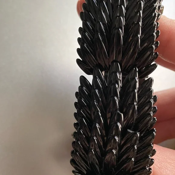 Elastic statement bracelet - Picture 3 of 3